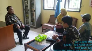 Tim Produksi Perumdam TJM Kabupaten Sukabumi saat silaturahmi dan sosialisasi bersama aparat Kecamatan Ciambar terkait penggunaan kaporit (Sumber: Istimewa)