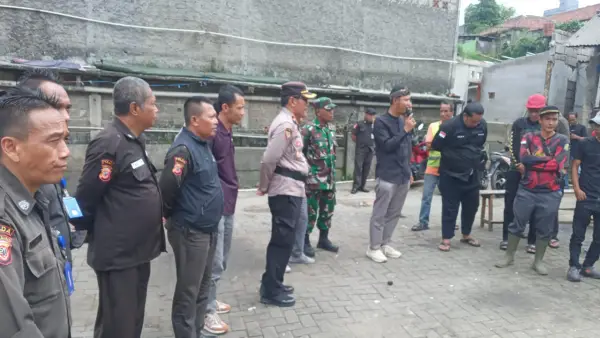 Ratusan warga Desa Benda datangi PT PT Yongjin Javasuka Garment, Kamis (23/10/2025) | Foto : Dok. Warga