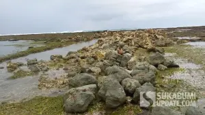 Lokasi pembongkaran karang di Pantai Minajaya Kecamatan Surade | Foto : Rqgil Gilang.