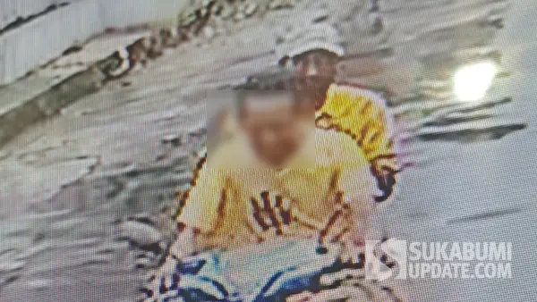 Pakai topoi, diduga pelaku pencurian sepeda motor modus hipnotis (Sumber: dok cctv)