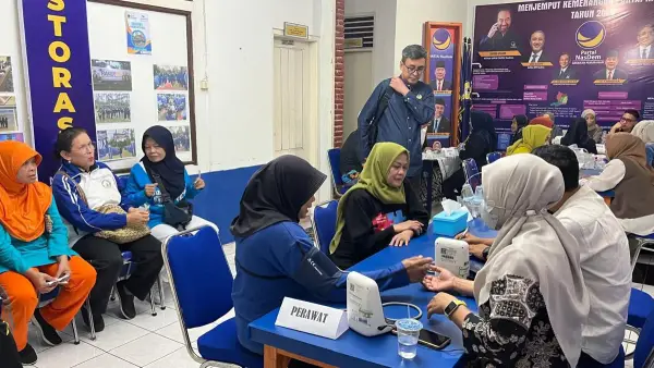 cek kesehatan gratis untuk warga yang diselenggarakan di sekretariat DPD Partai di Jalan Veteran, Kecamatan Cikole, Kota Sukabumi pada Sabtu (25/10/2025). (Sumber: dok nasdem)