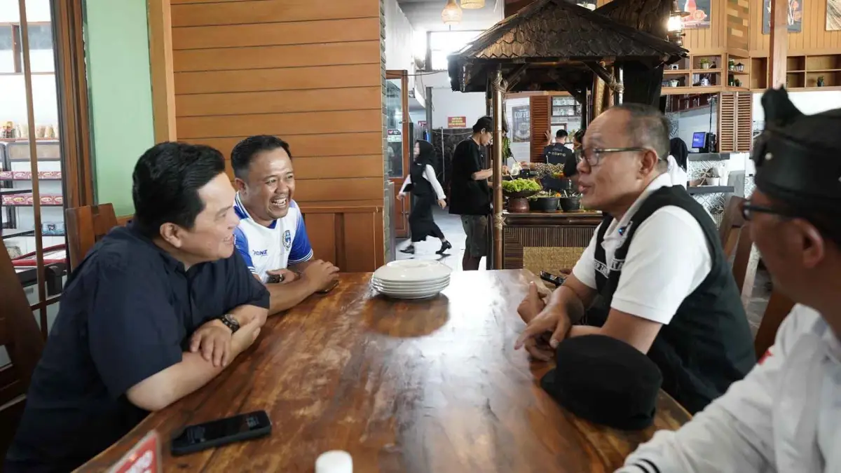 Momen pertemuan Wali Kota Sukabumi Ayep Zaki dan Menpora Erick Thohir.