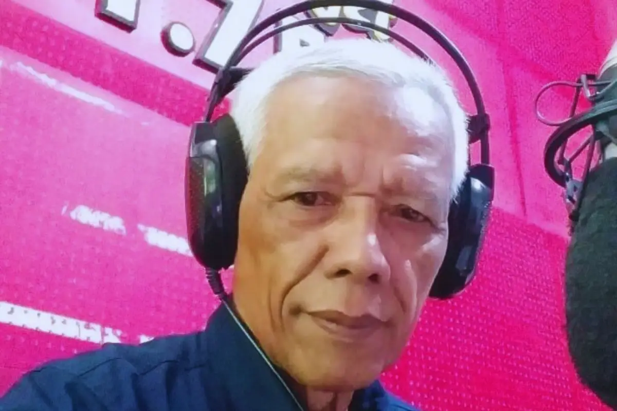 Saran-siaran karisma suara seperti Mang Dina Mara, Mang Jaya, dan pendongeng lainnya, menjadi hiburan utama sekaligus sumber edukasi moral bagi masyarakat.