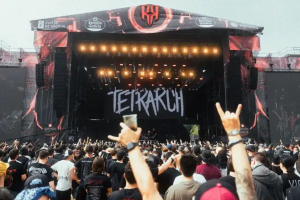 Tetrarch: band nu-metalcore dipimpin gitaris Black female ikonik, Diamond Rowe. Mereka mengubah penolakan menjadi anthem pemberontakan, membuktikan representasi penting dalam metal modern. (Sumber Foto: @Tetrarch/Facebook)