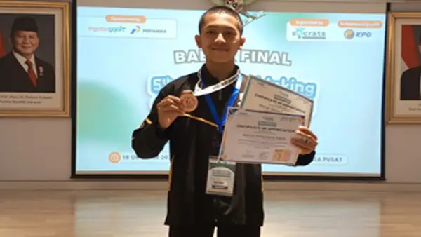 Melvin Octavilano Adam, kelas 12A SMA Al Umanaa Boarding School, meraih Juara 3 Nasional dalam ajang 5th Critical Thinking Championship (CTC) 2025 | Foto : Dok. Al Umanaa
