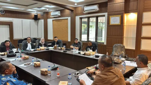 Tim TKPP Kota Sukabumi saat diperiksa oleh Panja DPRD di Gedung DPRD Kota Sukabumi | Foto : Dokpim