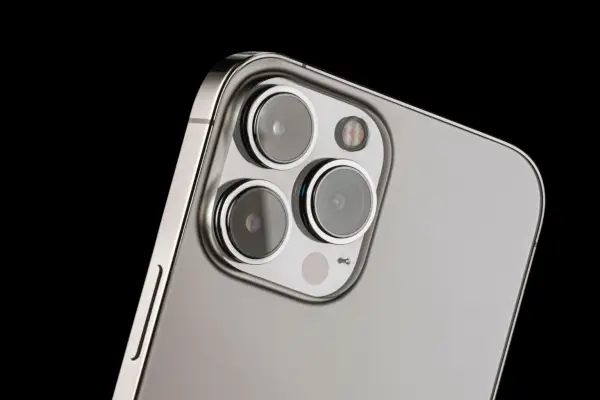 TSMC dilaporkan telah memberitahukan kepada para pelanggannya, termasuk Apple, untuk bersiap menghadapi harga yang setidaknya 50% lebih tinggi daripada prosesor 3nm yang ada. (Ilustrasi:Canva)