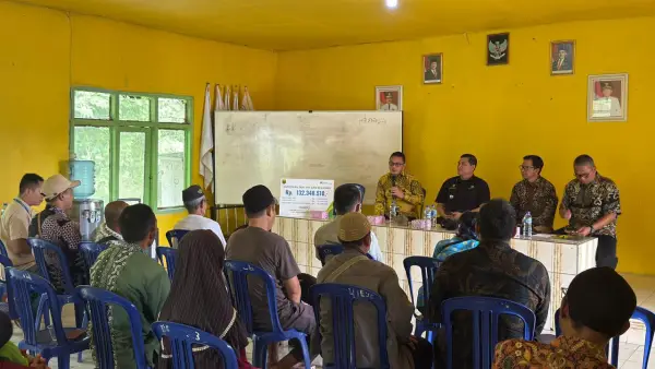 Kegiatan penyerahan santunan manfaat program BPJS Ketenagakerjaan. (Sumber: Dok BPJS Ketenagakerjaan)