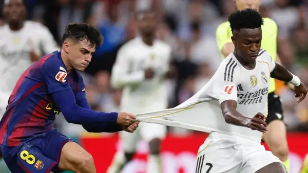 Aksi Pedri dan Vinicius Junior di laga El Clasico tadi malam (Sumber: Instagram/@vinijr)
