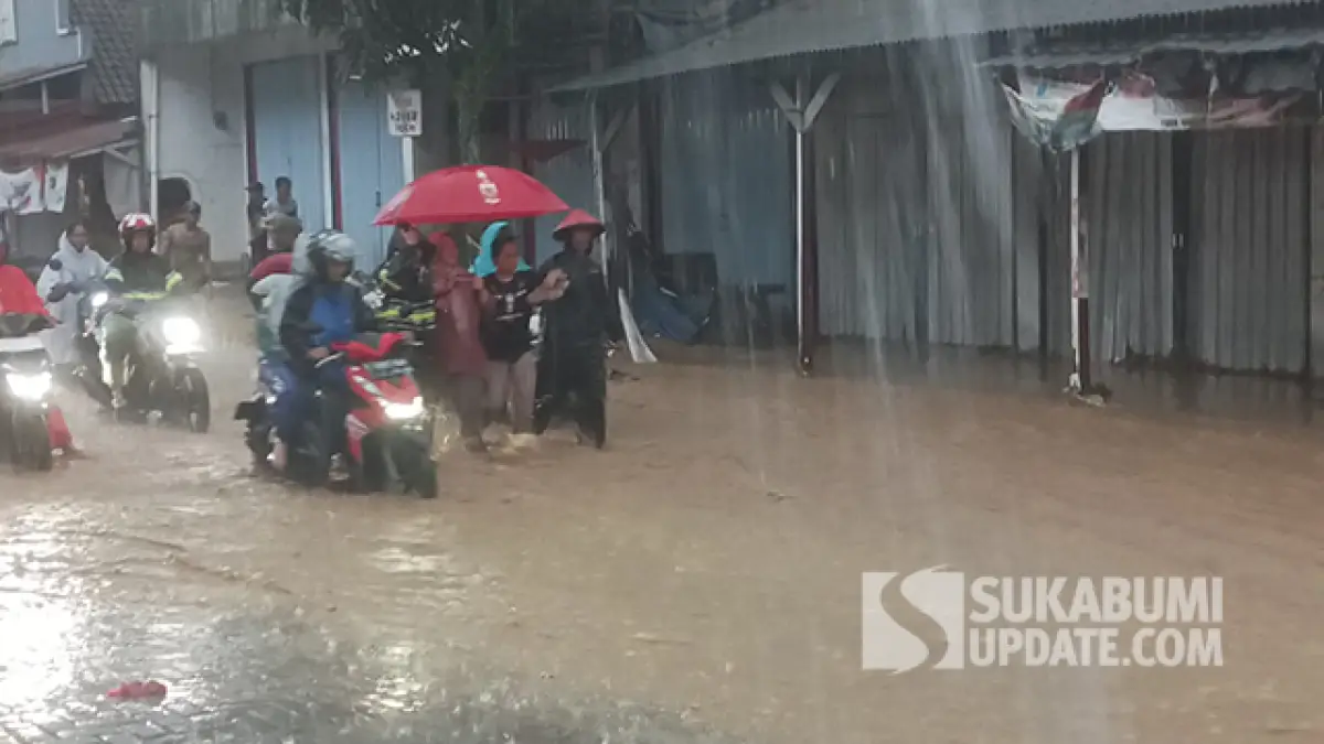 Tanggul Jebol, Jalan Nasional dan Rumah Warga di Cisolok Sukabumi Terendam Banjir