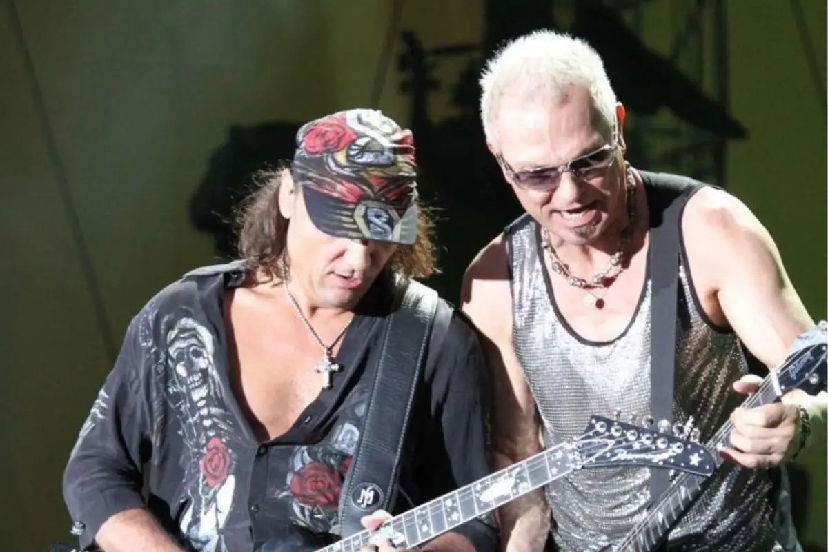 Scorpions bergema kuat pada era 90-an, bukan hanya sebagai ikon hard rock global tetapi juga sebagai simbol nostalgia yang terkait erat dengan gejolak sejarah dunia.