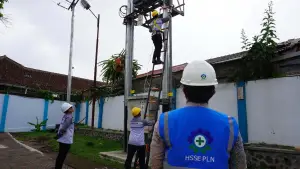 PLN UP3 Sukabumi menggelar kegiatan Lomba Ketangkasan Tenaga Pelayanan Penyambungan (Yanbung). (Sumber Foto: Dok. PLN)