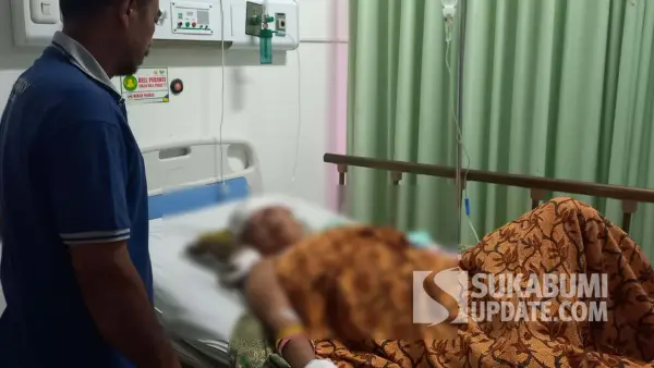 Korban pembacokan saat dirawat di RSUD Jampangkulon Sukabumi. (Sumber Foto: SU/Ragil Gilang)