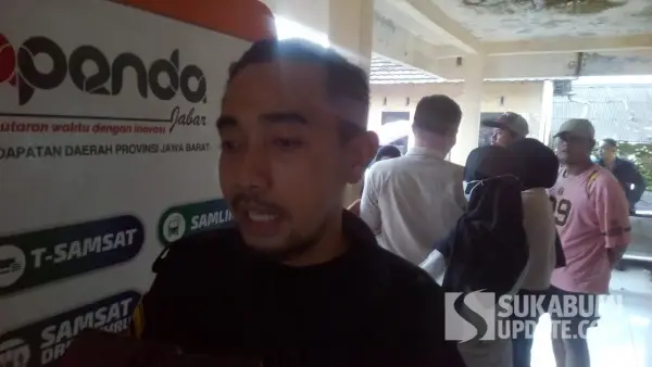 Ketua Forum Silaturahmi Organisasi Kecamatan Bojonggenteng, Yulius Abdilah saat diwawancara (Sumber: SU/Ibnu Sanubari)