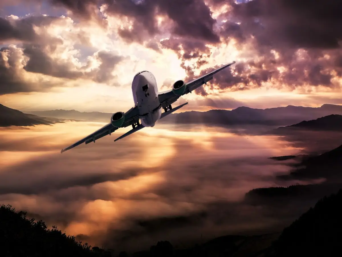 Ilustrasi Pesawat terbang rendah