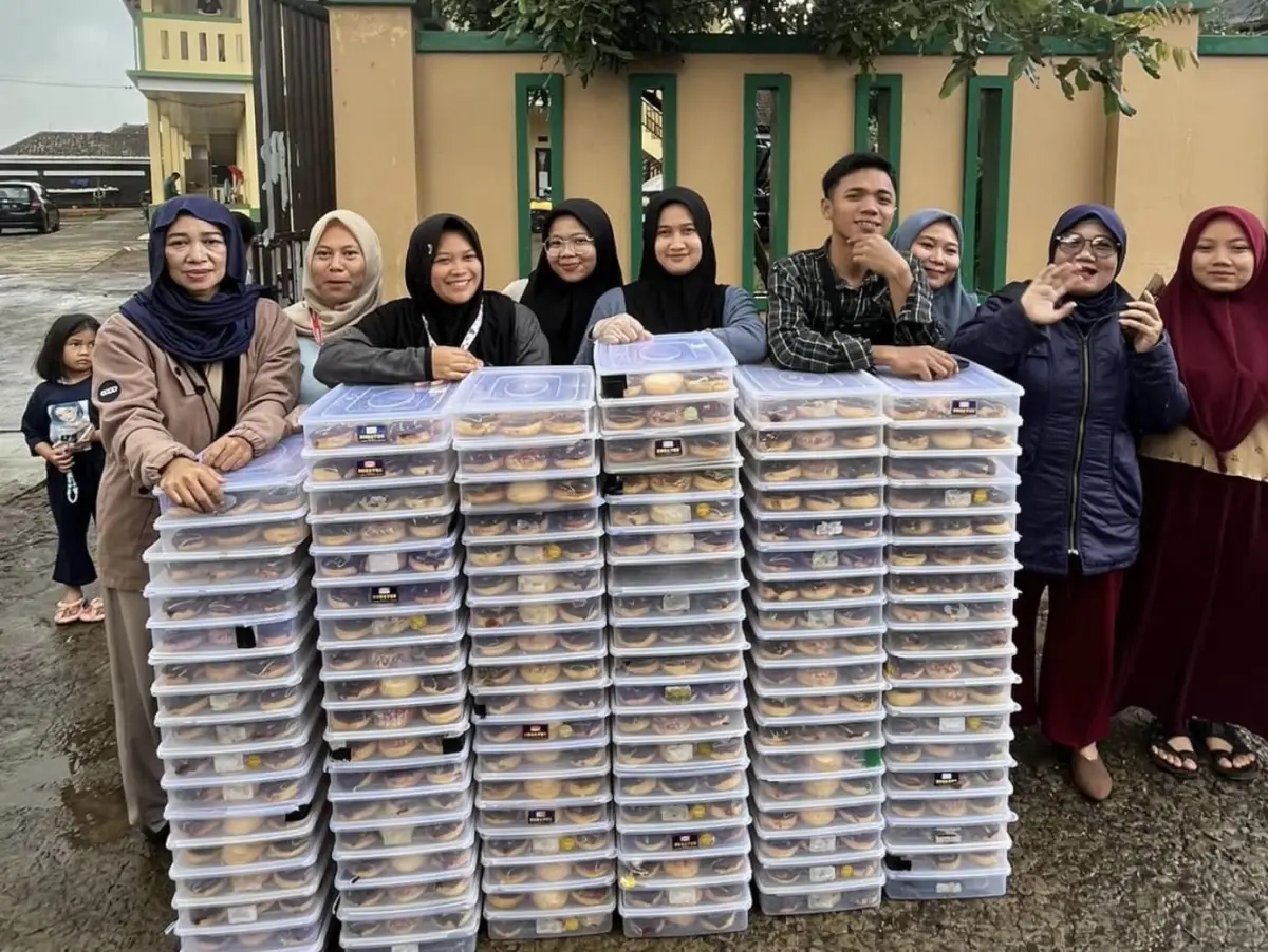 Siap dibagikan atau dijual donat-donat ini? Serba mungkin bagi Aliem Sasuke