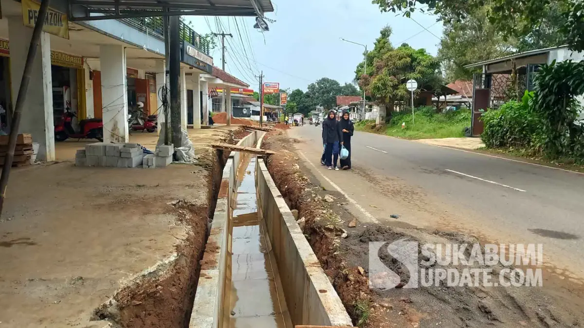 Warga Keluhkan Lambatnya Pemasangan U-Ditch di Ruas Jalan Nasional Waluran Sukabumi