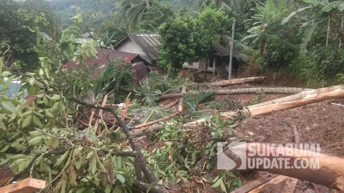 Warga Kampung Pamokoan Cisolok Sukabumi Masih Terisolir Akibat Longsor