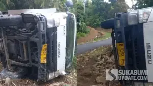 Kondisi truk boks pengangkut paket Shopee yang terguling di turunan Cimarinjung Ciemas Sukabumi. (Sumber Foto: Istimewa)