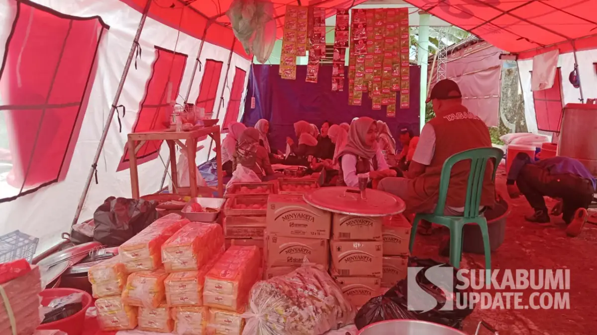 Dapur Umum Dinsos Sukabumi, Siapkan Makan Siap Saji untuk 3 Ribu Warga Terdampak Bencana Cisolok