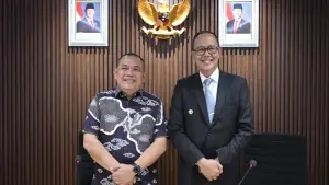 Wali Kota Sukabumi Ayep Zaki dan Direktur Sekolah Dasar, Moch Salim Somad | Foto : Dokpim