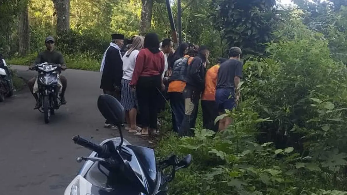 Diduga Belum Mahir Berkendara Motor, 2 Siswi di Sukabumi Terperosok Masuk Jurang Saat ke Sekolah