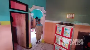 Kondisi rumah Elah (57) warga Kampung Tugu, Desa Cikahuripan, Kecamatan Cisolok, (Sumber : SU/Ilyas).