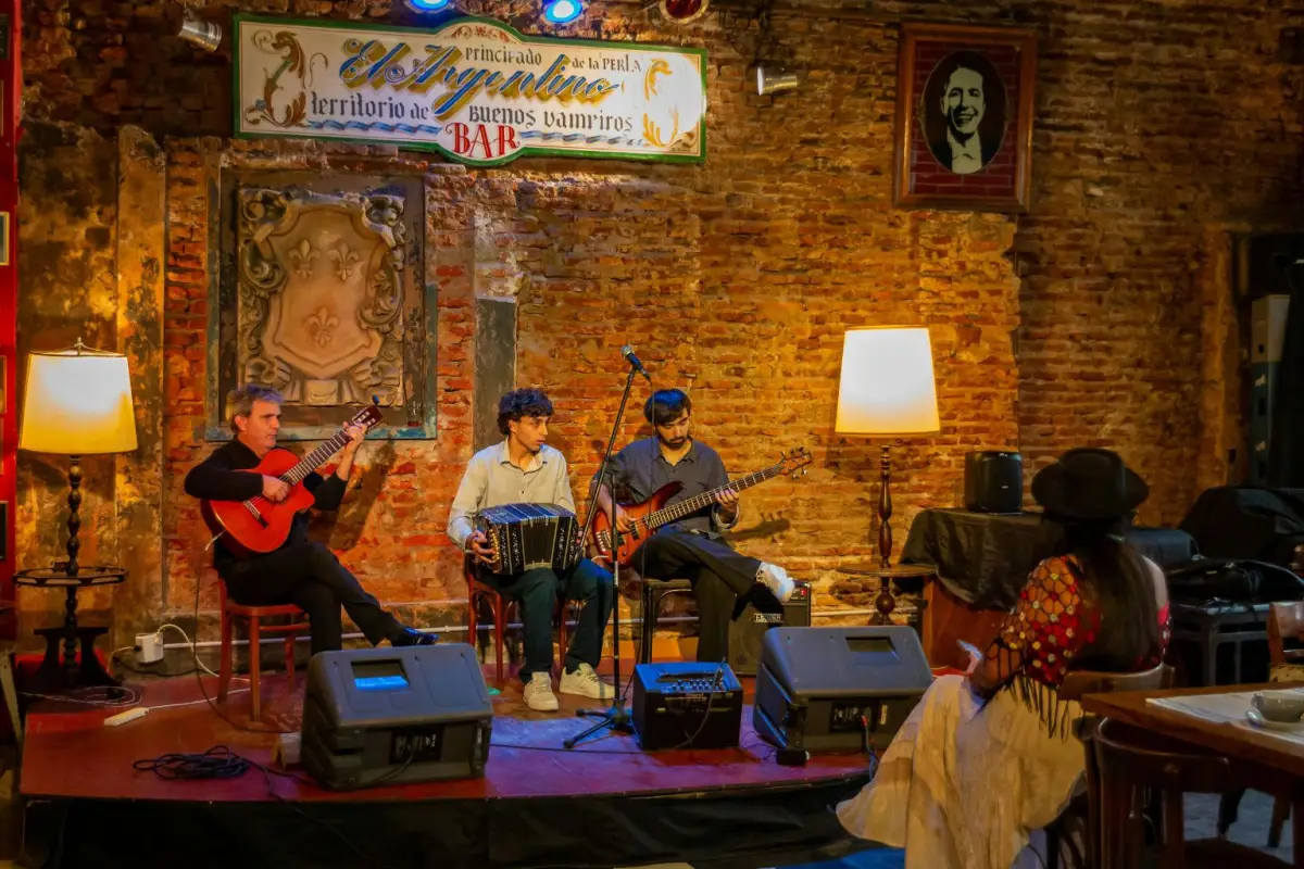 Ini adalah masalah keadilan dalam ekosistem bisnis. Sebuah pengakuan bahwa di balik kenikmatan pengalaman yang Anda jual, ada pihak lain yang berjasa.