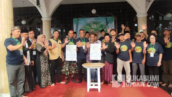 Penanaman Pohon dan Saresehan Lintas Agama di lingkungan Pondok Pesantren Al-Hasaniyyah, Kampung Kaum Babakan, Kecamatan Cicurug, Kabupaten Sukabumi. (Sumber : SU/Ibnu Sanubari).