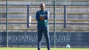 Patrick Vieira memimpin latihan skuad Genoa FC (Sumber: web/genoacfc.it)