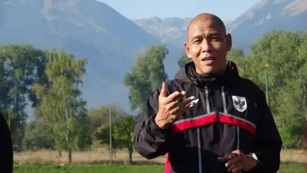 Nova Arianto memimpin Timnas Indonesia U-17 menuju Piala Dunia 2025 (Sumber: Instagram/@novarianto30)