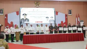 Penandatanganan nota kesepahaman antara pemerintah kabupaten / kota dengan para kepala kejaksaan negeri seluruh Jawa Barat dalam penerapan pidana kerja sosial | Foto : Dokpim