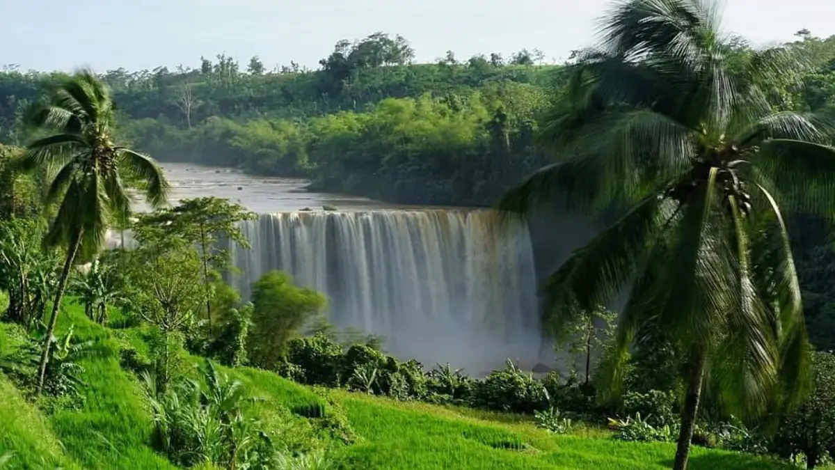 Pesona Curug Awang di Desa Tamanjaya,  Kecamatan Ciemas, Kabupaten Sukabumi.