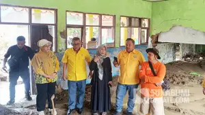 Ketua DPRD Kabupaten Sukabumi, Budi Azhar Mutawali, bersama jajaran Fraksi Partai Golkar, turun langsung ke lokasi bencana pada Rabu (5/11/2025). (Sumber : SU/Ilyas).