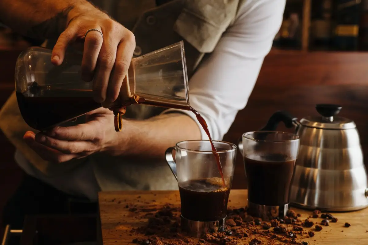 ecangkir kopi adalah ritual kecil dengan dampak besar. Nikmati dengan bijak jumlah yang moderat (sekitar 2-4 cangkir kecil per hari)