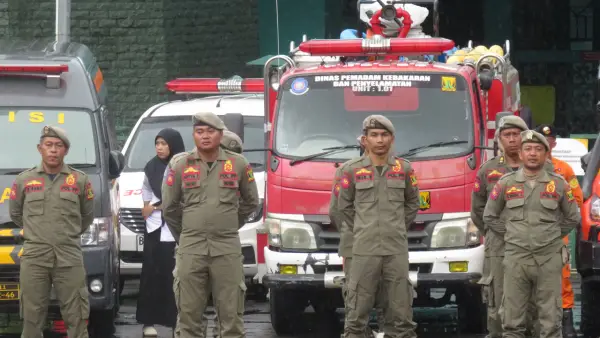 Satpol-PP Sukabumi saat ikuti Apel Kesiapan Tanggap Darurat bencana. Rabu (5/11/2025). (Sumber: Dok Satpol PP)