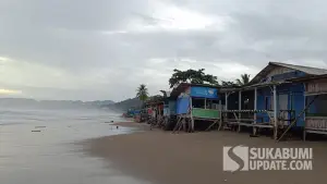 Kondisi kampung Wisata RW 003, Desa Citepus, Kecamatan Palabuhanratu, Kabupaten Sukabumi, paska diterjang banjir rob pada Rabu (20/3/2024) lalu | Foto : SU/ Ilyaa Supendi