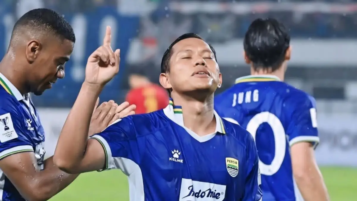 Dramatis! Dua Gol Adam Alis Pastikan Kemenangan Persib atas Selangor FC