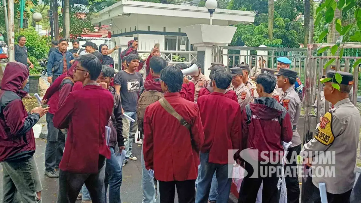 Aksi Mahasiswa Sukabumi Tolak Tambak Udang Minajaya, Soroti Pengerukan Karang