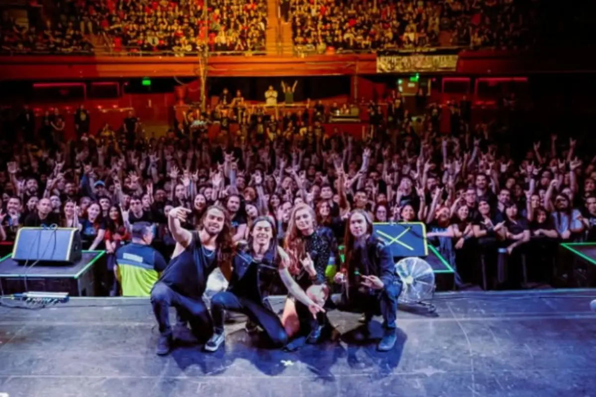 Ignacia Fernández adalah vokalis dan salah satu pendiri band Decessus yang terbentuk pada tahun 2020. Keputusannya untuk menampilkan lagu bandnya di panggung pageant adalah pernyataan otentik bahwa karier modeling dan death metal adalah bagian dari diriny