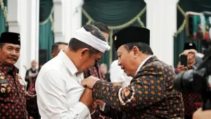 KDM saat dilantik menjadi Ketum DHD BPK’45) Provinsi Jawa Barat Masa Bakti 2025–2030. (Sumber: Humas Pemprov Jabar)