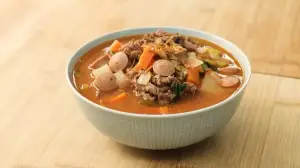 Resep Sup Tomat Daging Iris, Berkuah Gurih dan Pedas Cocok saat Musim Hujam (Sumber : Youtube | Devina Hermawan)