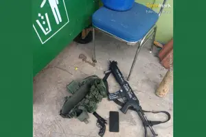 Benda mirip senjata di TKP. Frasa "For Agartha," bersamaan dengan tulisan provokatif "Welcome to Hell," berfungsi sebagai kode untuk membedakan motif ideologis. (Sumber: Istimewa)