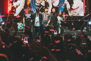 For Revenge (fR) telah mengukuhkan diri sebagai trendsetter kebangkitan musik emo/rock di Indonesia, dengan lagu hits fenomenal mereka, "Serana", menjadi anthem wajib bagi jutaan pendengar (Foto:@ForRevenge|Facebook)