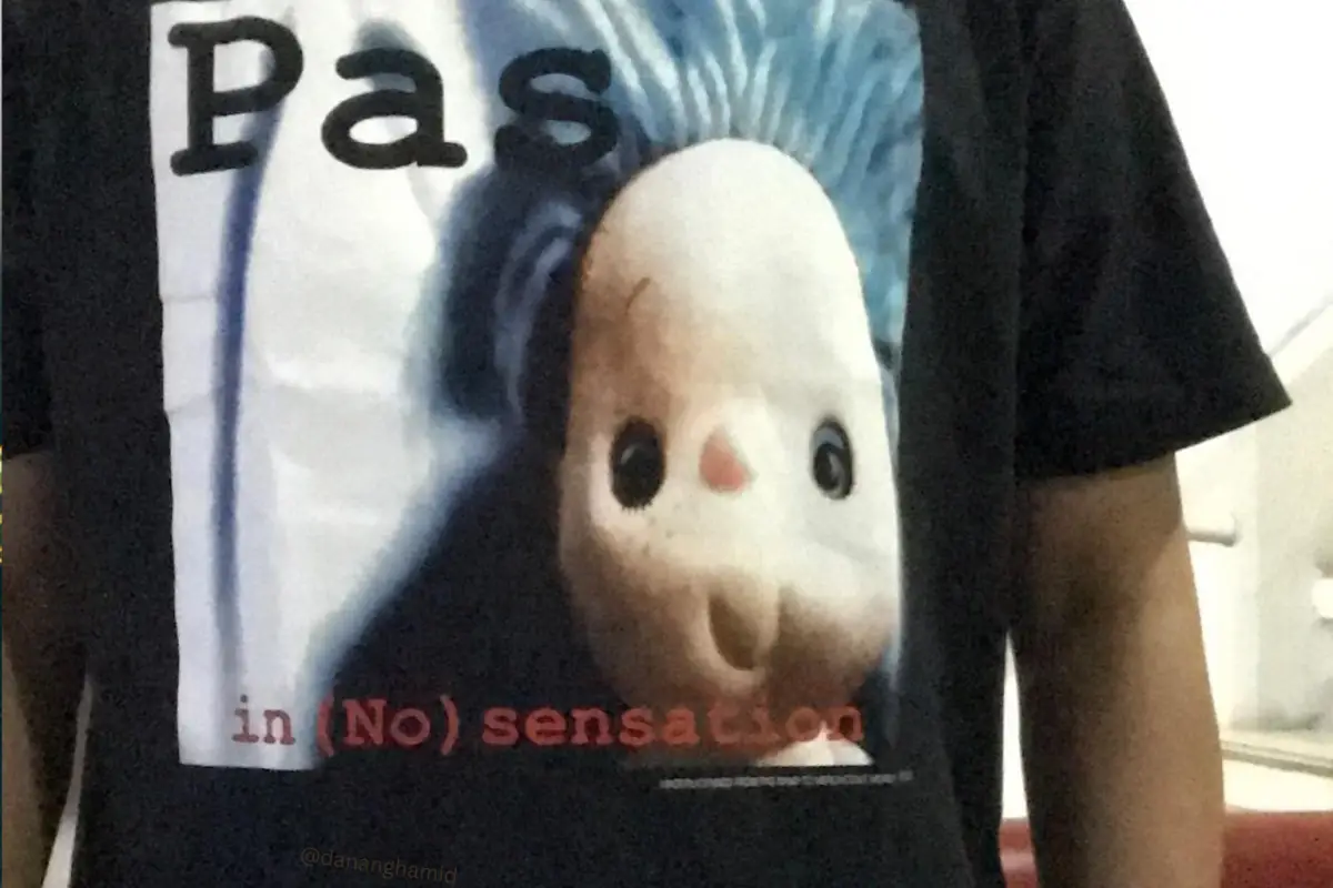 Transisi Pas Band menuju popularitas masif tidak melalui perubahan radikal sound, melainkan melalui kolaborasi strategis yang menjadi jembatan