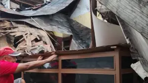 Rumah warga di gg limus pintuhek kota sukabumi ambruk (Sumber: dok warga)