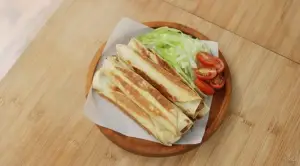 Resep Kebab Ayam, Ide Makanan Untuk Keluarga di Rumah saat Akhir Pekan (Sumber : Youtube | Devina Hermawan)