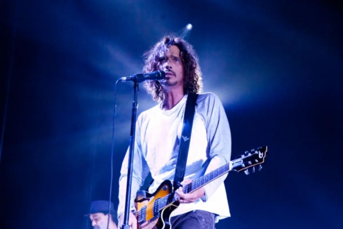 Tribute untuk Chris Cornell: Vokalis legendaris Chris Cornell, yang meninggal dunia pada tahun 2017, dikenang. Putri-putrinya, Lily Cornell dan Toni Cornell, juga hadir, di mana Toni membawakan lagu 