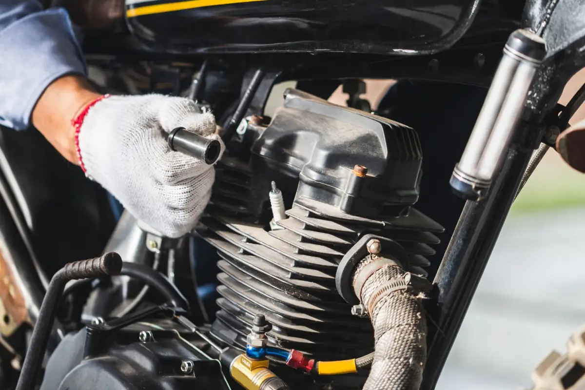 Berikan perhatian padanya, bersihkan sesekali, dan ganti sesuai jadwal. Ketika busi bahagia, mesin Anda senang, dan hari Anda pun dimulai dengan starter yang sekali tekan, langsung Jreng!