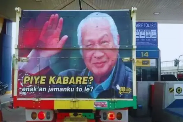 Frasa viral Piye Kabare, Enak Zamanku, Toh?. Frasa ini, yang sering ditemukan di media sosial atau kendaraan, adalah refleksi dari nostalgia sosial di sebagian masyarakat. (Sumber Foto: Pinterpolitik.com)